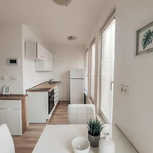 Studio Sanya Apartamento Liubliana